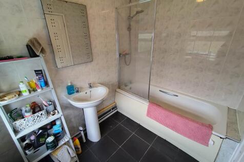 Ground floor bathroo