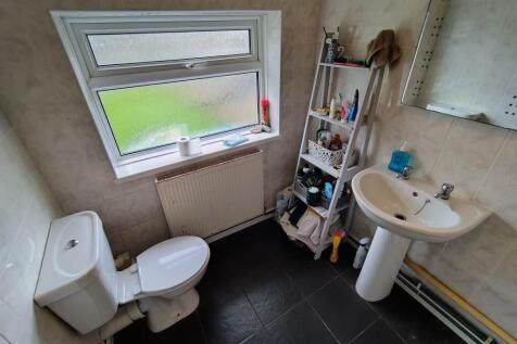 Ground floor bathroo