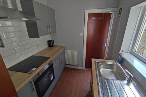 Kitchen Reverse Angl