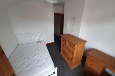 First Floor Rear Bed