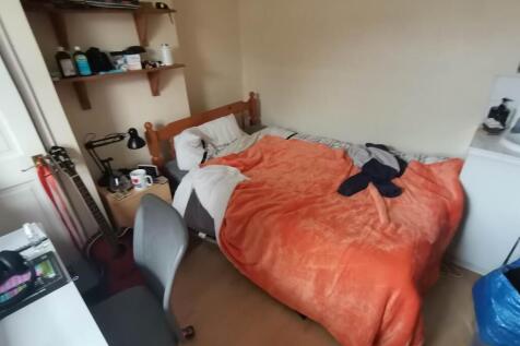 First Floor Rear Bed