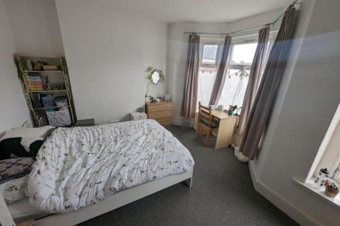 Bedroom 4: First Flo