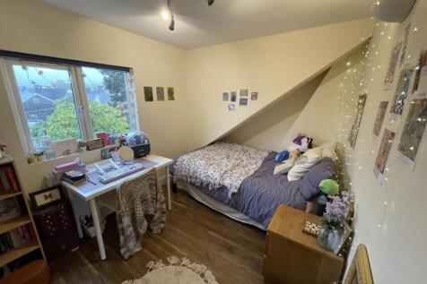 Second Floor Rear Be