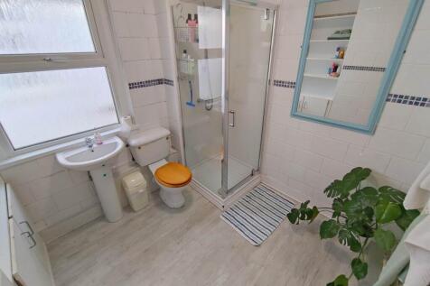 First floor shower r