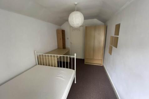 First Floor Rear Bed