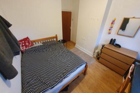 First floor rear bed