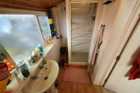 Ground floor bathroo