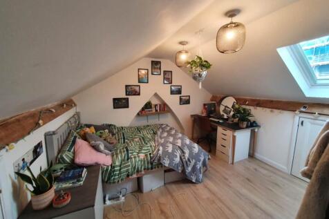 Top floor bedroom (1