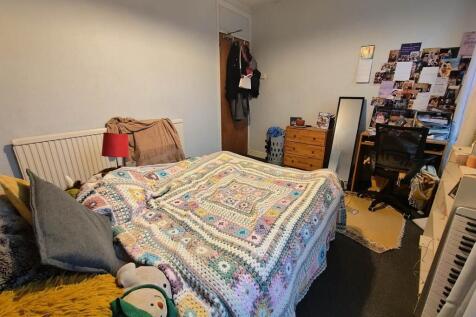 First Floor Front Be