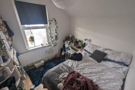 First Floor Rear Bed