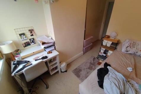 First Floor Rear Bed