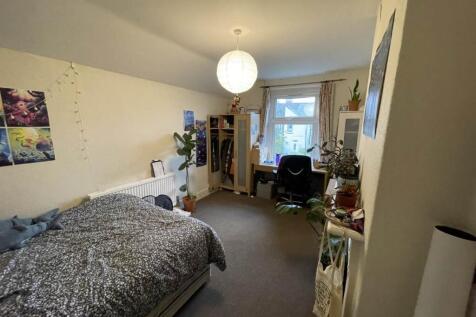 First Floor Rear Bed