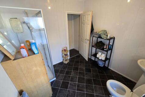 First floor shower r