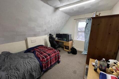 Second Floor Rear Be