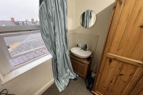 Second Floor Rear Be