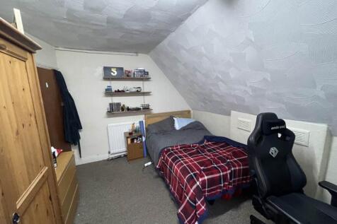 Second Floor Rear Be