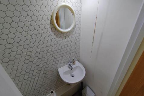 Ground floor WC (2)