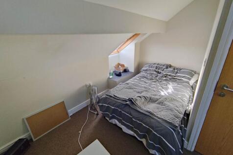 Attic bedroom (1)
