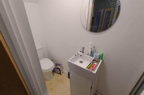 Attic bedroom en-sui