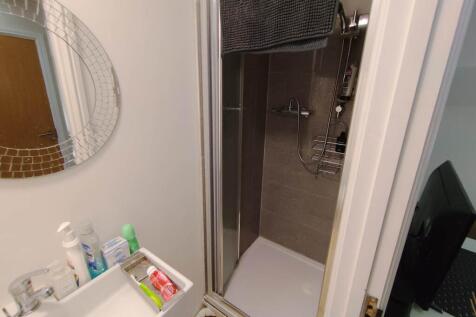 Attic bedroom en-sui