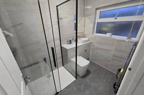 Ground floor shower 