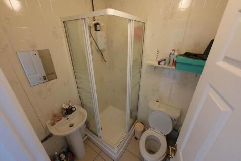 Ground floor bathroo