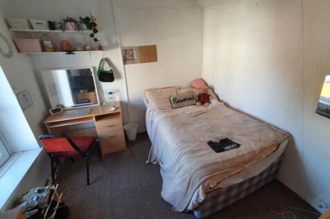 First floor rear bed