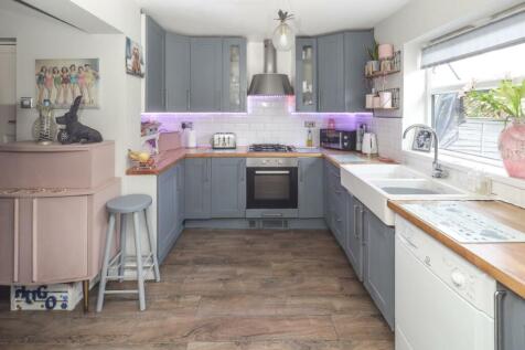 Kitchen/Sitting Area