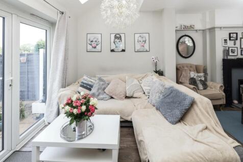 Kitchen/Sitting Area