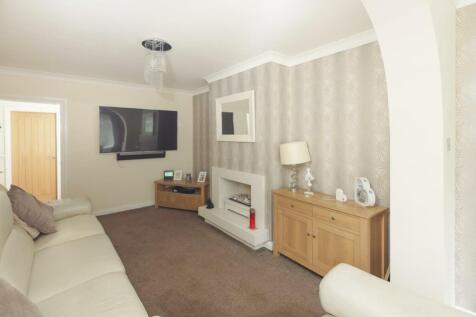 280 Bradford Road lounge-2.jpg