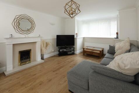 Lounge/Dining Area