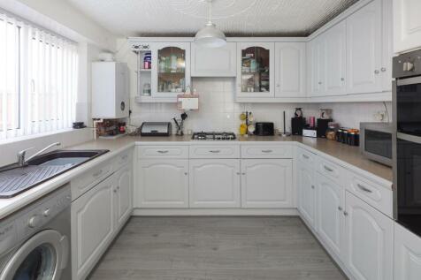 81 Pitfield Road kitchen-2.jpg