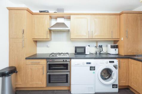 11 St Pauls Court kitchen-3.jpg