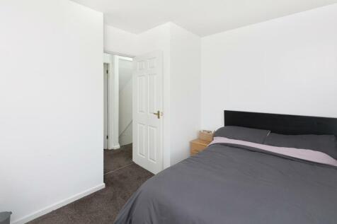 11 St Pauls Court bedroom-2.jpg