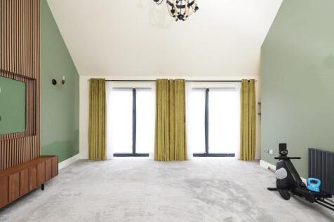 Extended Lounge
