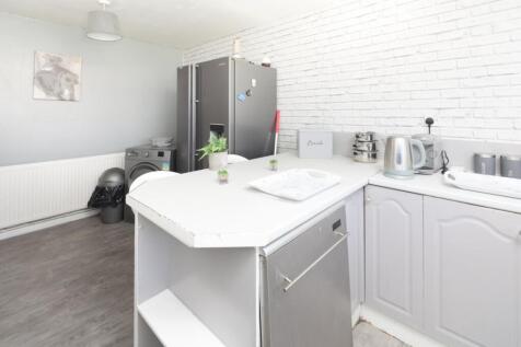 81 Alvis Walk kitchen.jpg