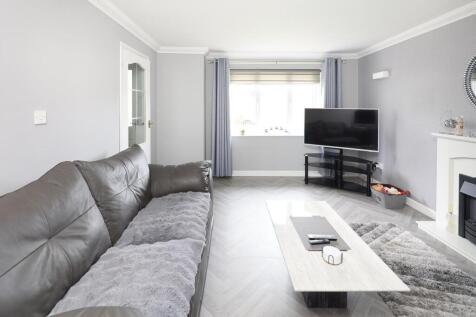 46 Partridge Close lounge-3.jpg