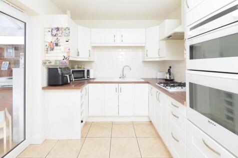 2a Wakefield Grove kitchen.jpg