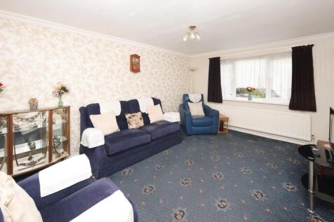 91 Laburnum Ave lounge.jpg