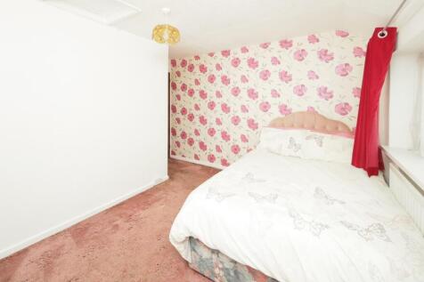 91 Laburnum Ave bed-5.jpg