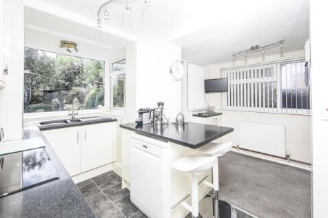 56 Hawthorn Rd kitchen.jpg
