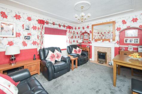 110 Yarnfield Road lounge-2.jpg