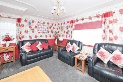 110 Yarnfield Road lounge-4.jpg