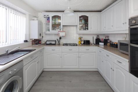 81 Pitfield Road kitchen-2.jpg