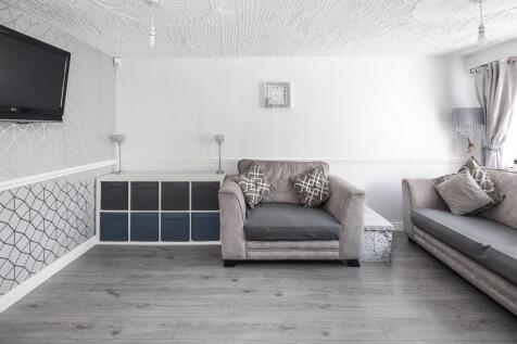 81 Pitfield Road lounge.jpg