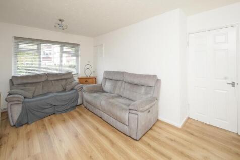 44 Chilvers Grove lounge-4.jpg