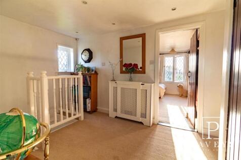 FIRST FLOOR LANDING