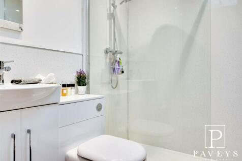 CLOAKROOM/SHOWER ROOM