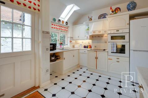KITCHEN BREAKFAST ROOM