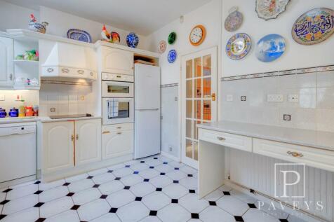 KITCHEN BREAKFAST ROOM